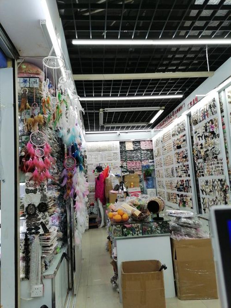 戒指批发行业动态：抓住潮流趋势，抢占市场先机